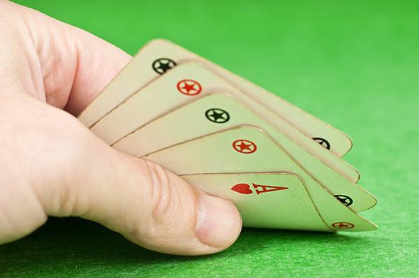 Coin Poker strategic play attracting online competitors