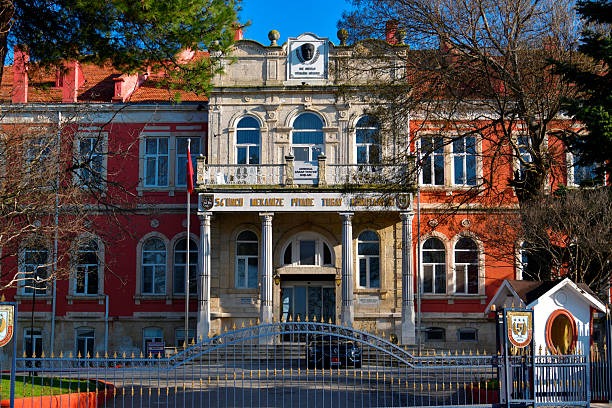 Zaeune fuer sichere und stilvolle Abgrenzung im Alltag